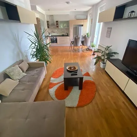 Azzaro With Two Bedrooms דירה *