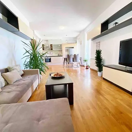 Azzaro With Two Bedrooms דירה